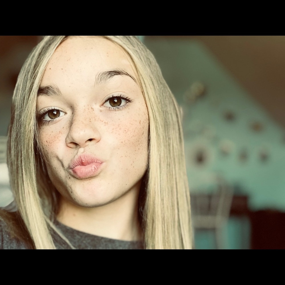 Meet your Posher, Caydence